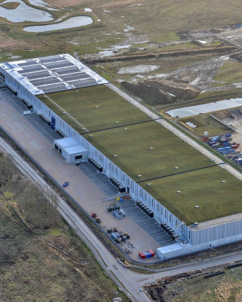 Sedumtaget på hallen tilbageholder regnvandet