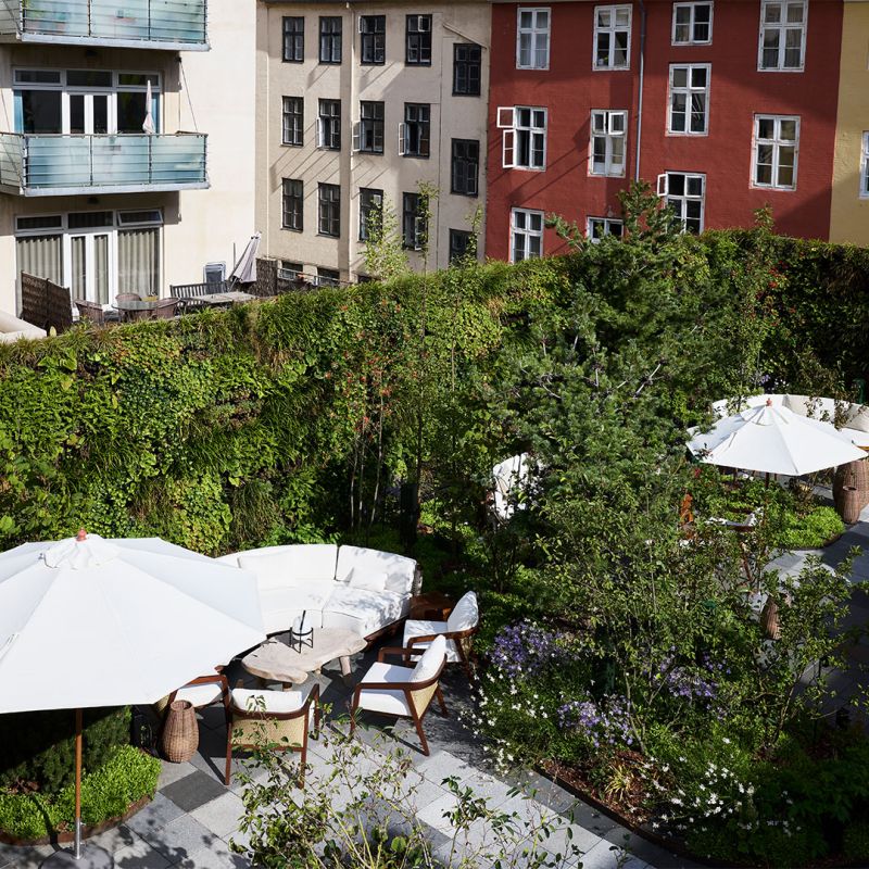 Den flotte udendørs grønne væg hos 1 HOTEL, COPENHAGEN