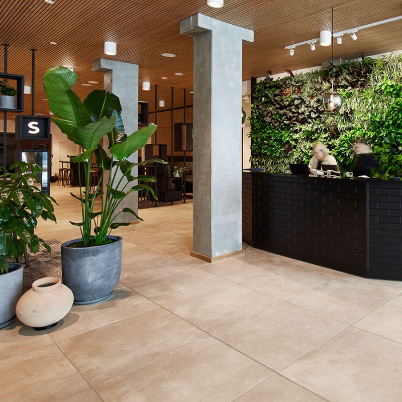 20 m² indendørs plantevæg i ingeniørvirksomheden Ingcons reception