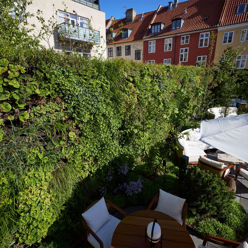 Den grønne plantevæg hos 1 HOTEL, COPENHAGEN måler 75 m²